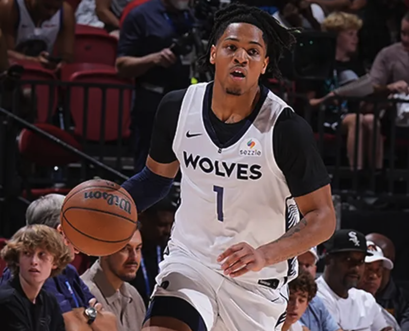 颜骏凌替补+U23国足3人缺席！媒体人：三少已放假，别上纲上线（颜骏凌改打替补，U23国足三人缺阵！媒体人：三少已放假，别过度解读）