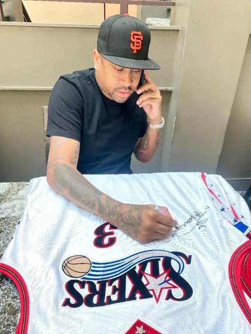 如何看待皇马近况？卡塞米罗：不会为皇马担心，我更担心曼联（卡塞米罗谈皇马现状：不担心皇马，更忧心曼联）