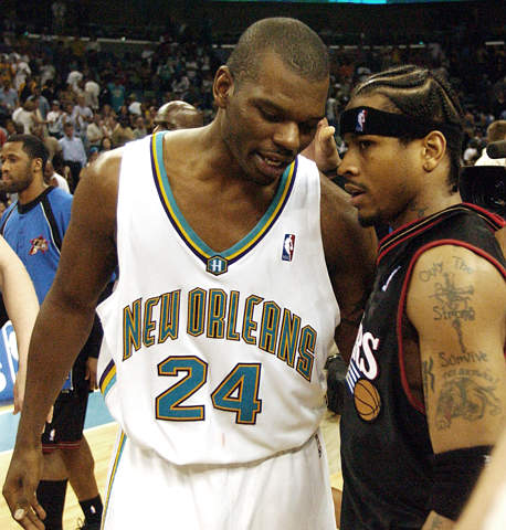 TA：利物浦球迷对阿诺德情感复杂，右路离开他后实力大打折扣（TA：阿诺德成红军球迷的矛盾焦点，右路失去他后战力明显下滑）